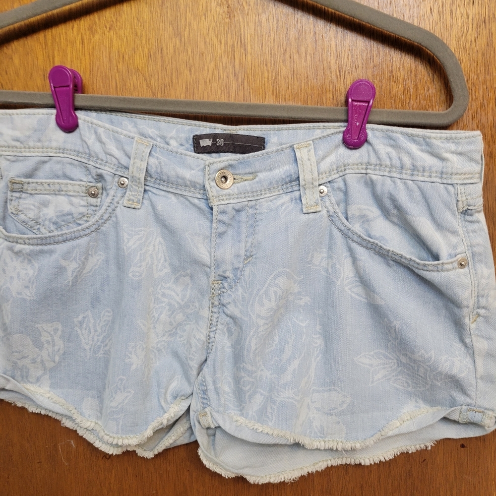 Levis Beautiful Low-rise Light Blue Floral Print shorts